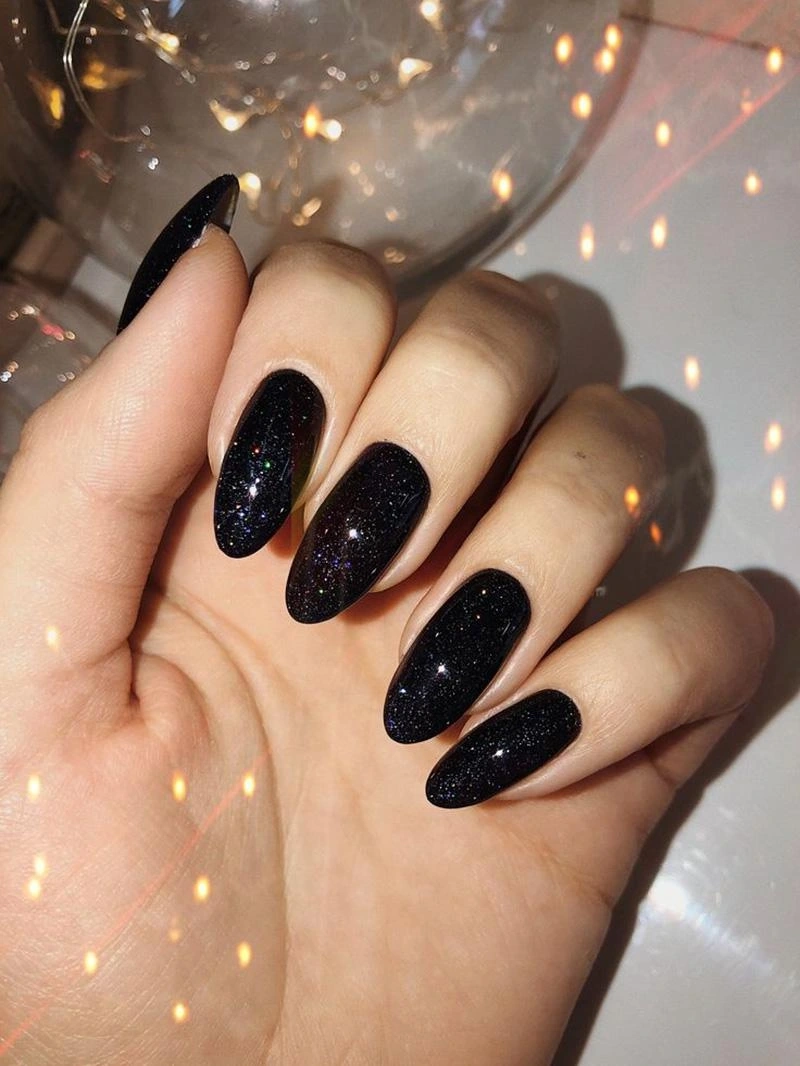 Mẫu nail nhũ lấp lánh quyến rũ trẻ trung