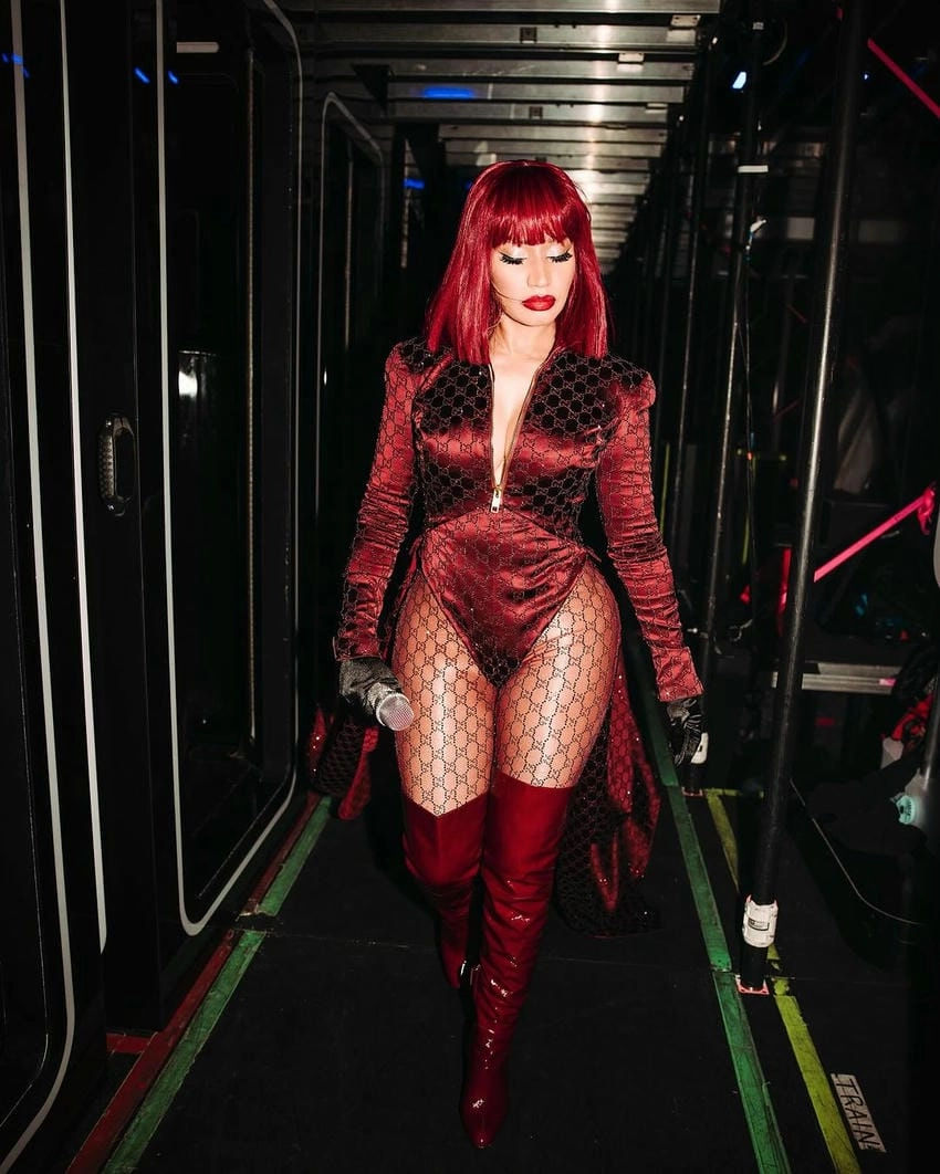 Age Nicki Minaj cho thấy sự trẻ trung và bản lĩnh nổi bật