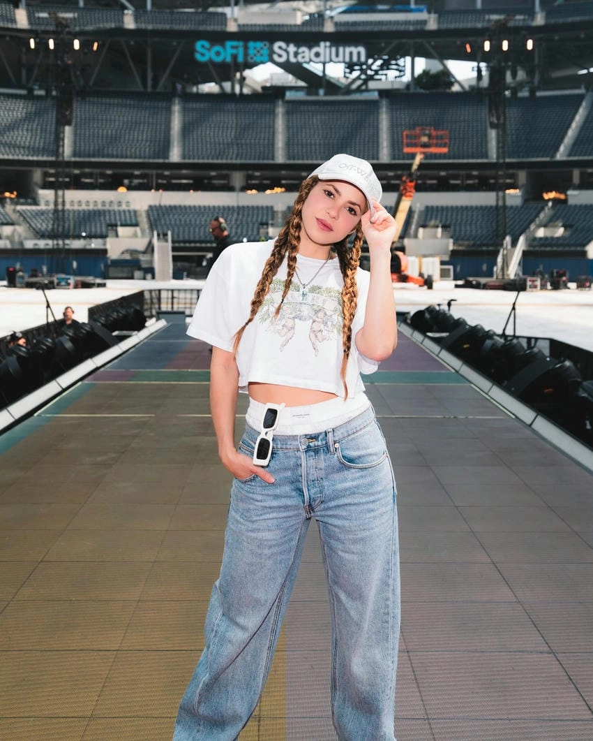 Age Shakira cho thấy vẻ đẹp bền bỉ cùng năm tháng