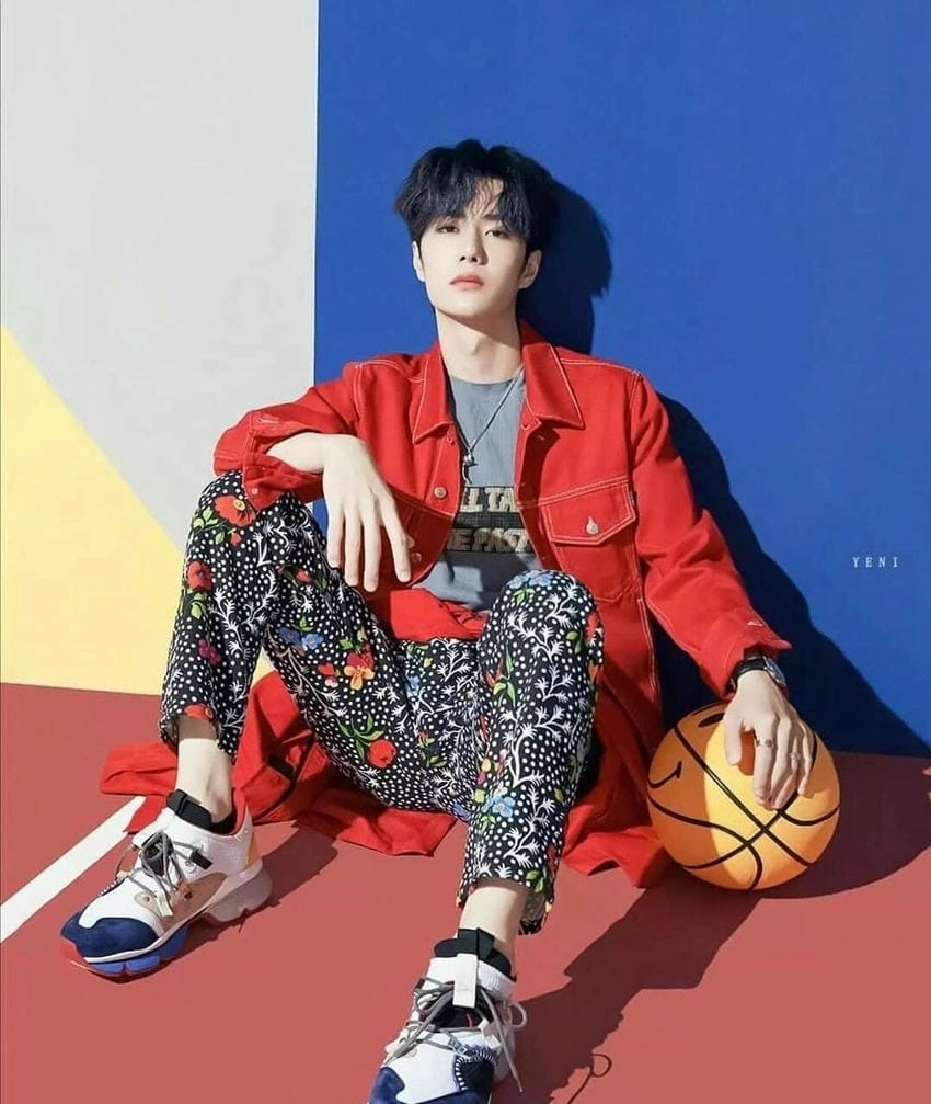 Vương Nhất Bác cười tan chảy trái tim