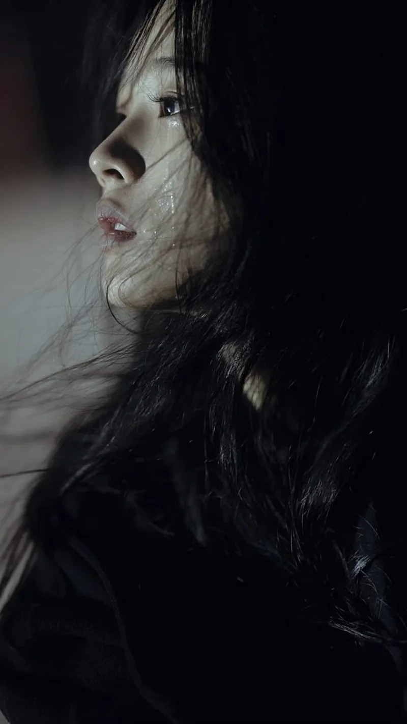 Khám phá cảm xúc sâu lắng với ảnh buồn tâm trạng con gái