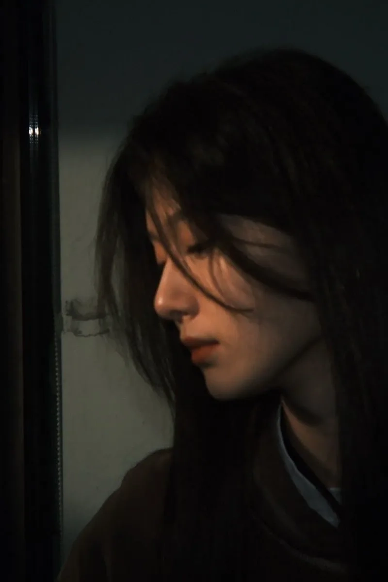 Thể hiện nỗi cô đơn với ảnh cô đơn buồn con gái