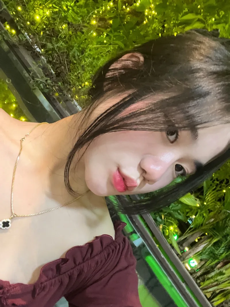 Thêm hình đáng yêu ảnh cô gái dễ thương vào album