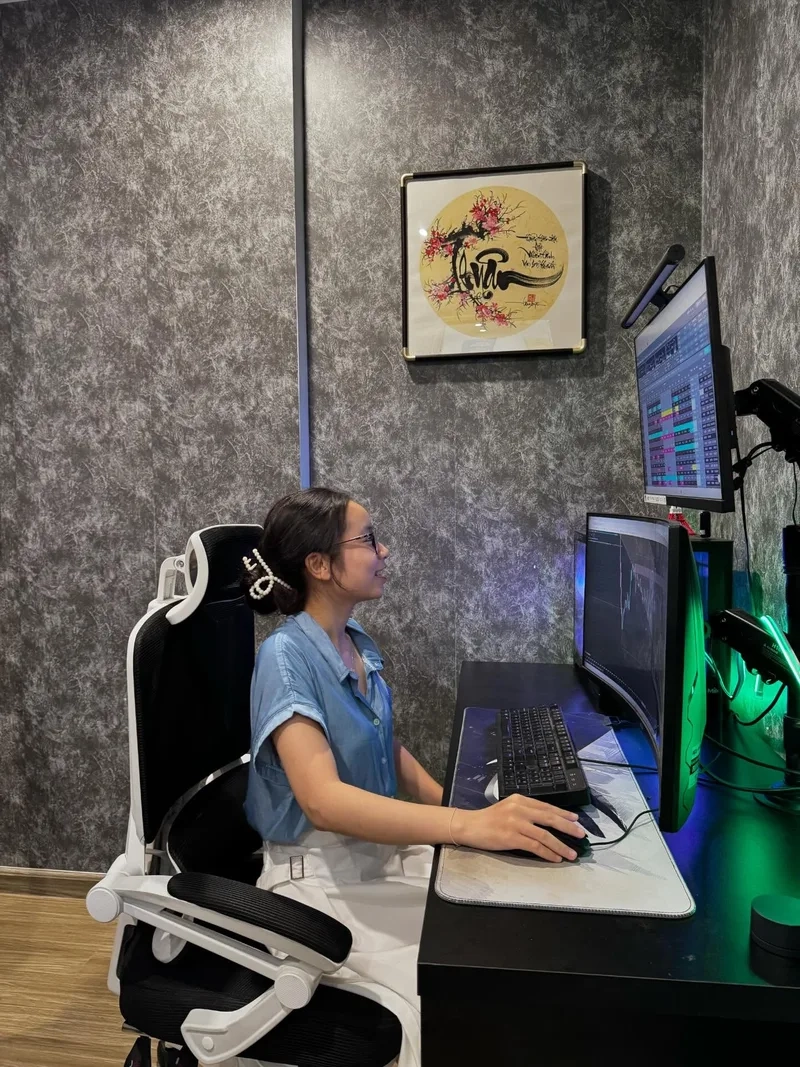 Nổi bật công sở với Hình ảnh nữ nhân viên văn phòng chuyên nghiệp