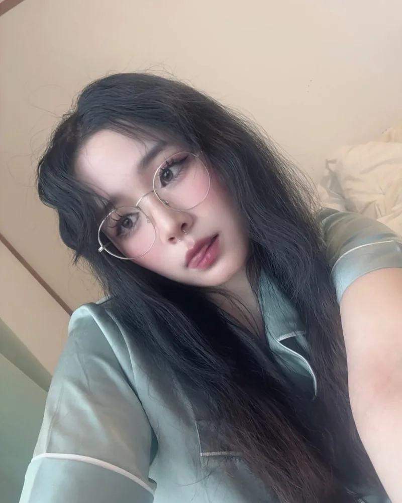 Lưu ngay Ảnh đại diện con gái xinh ngầu Instagram độc đáo cho tài khoản