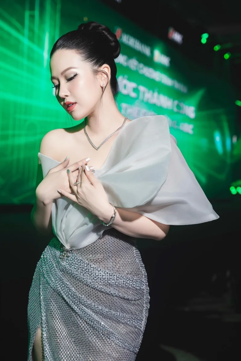 Tải về và sử dụng Tải ảnh nền gái xinh 4k