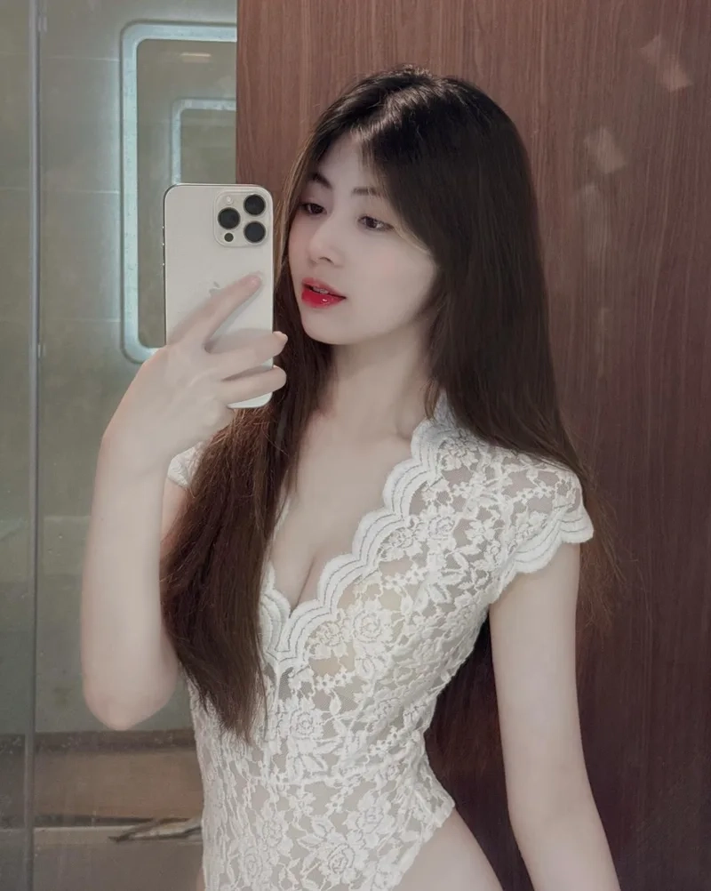 Thêm đáng yêu cho profile với Avatar gái