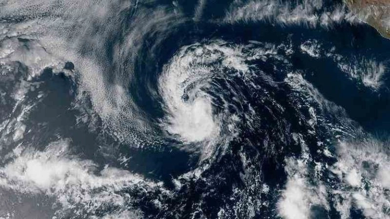 Xoáy thuận mạnh là cấu trúc chính của bão cận nhiệt đới