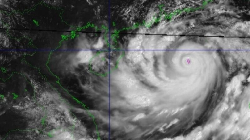 Tâm bão là khu vực nguy hiểm nhất trong bão mạnh