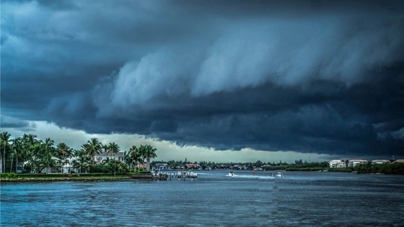 Áp suất giảm sâu là dấu hiệu nhận biết vùng bão đang hình thành