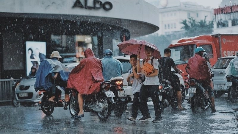 Cơn mưa là hiện tượng nước rơi từ khí quyển xuống mặt đất