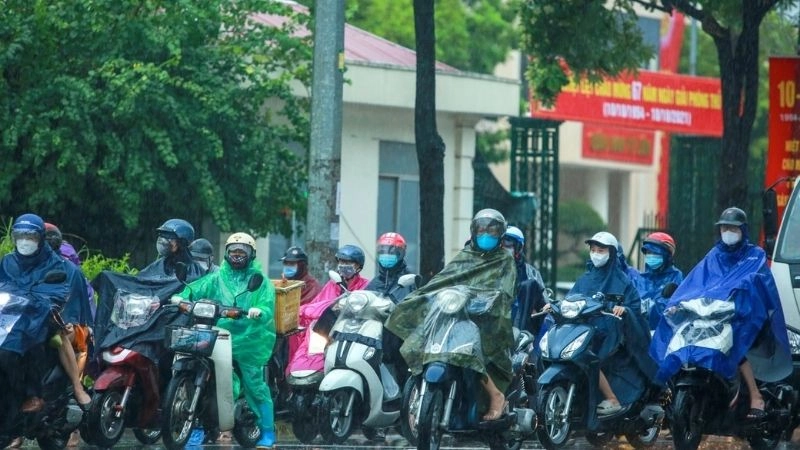 Độ ẩm không khí tăng cao trước cơn mưa bất chợt