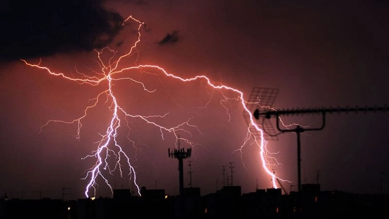 Điện tích tăng cao là nguyên nhân dẫn đến dông