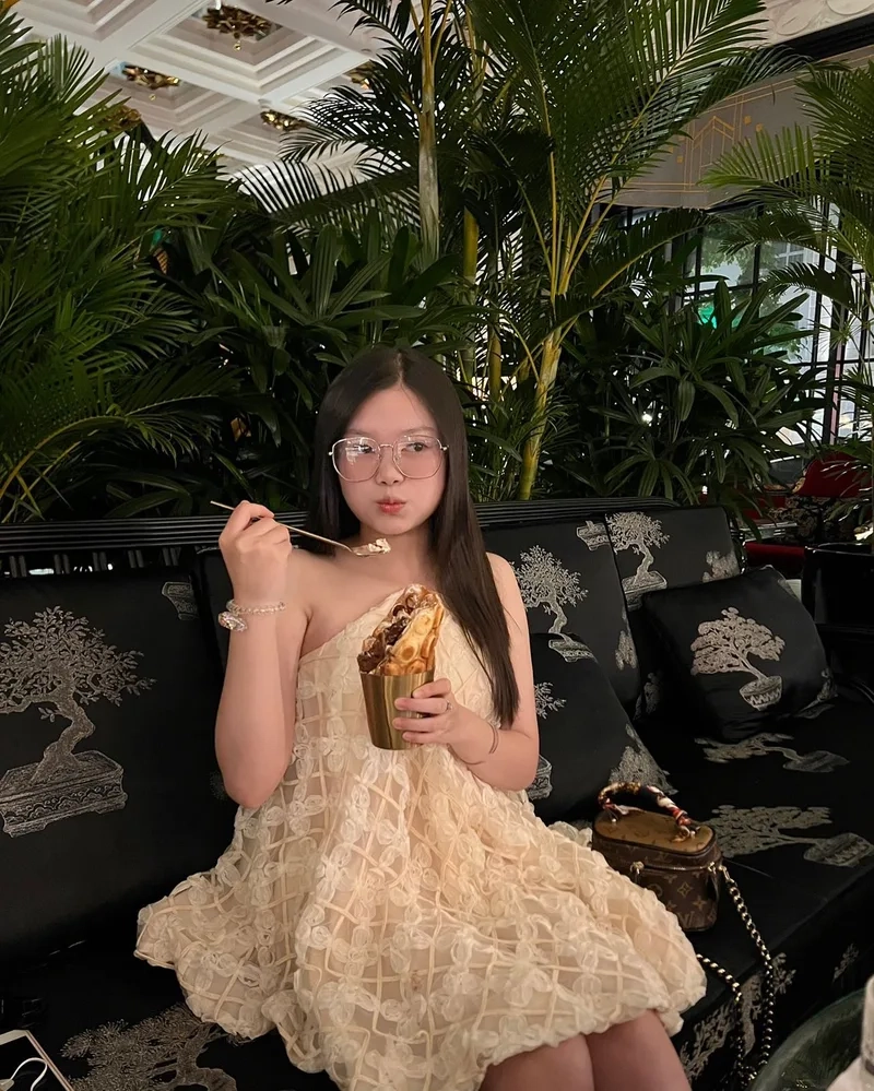 Thêm phong cách dễ thương với Ảnh gái cute đeo kính