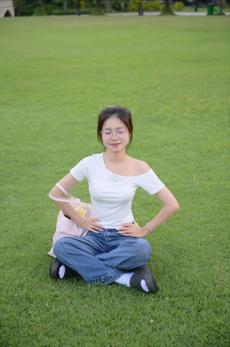 Khám phá bộ sưu tập Ảnh gái xinh đeo kính