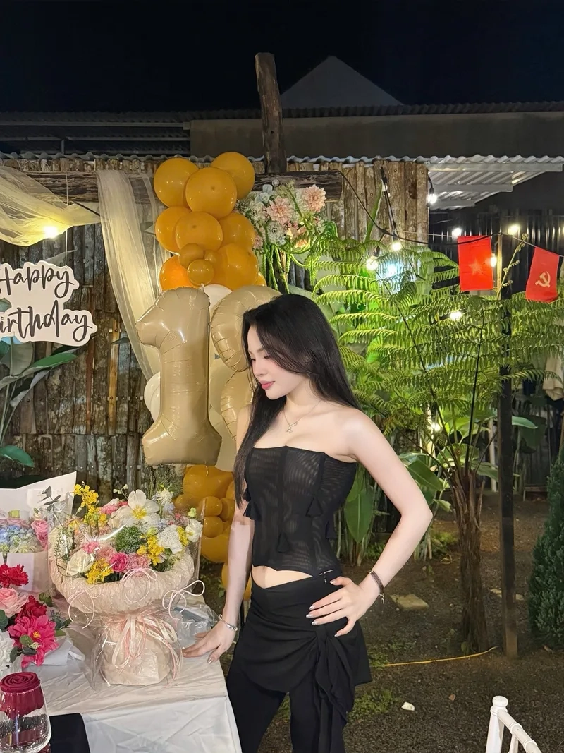 Tỏa sáng mọi lúc với ảnh gái xinh 2k8