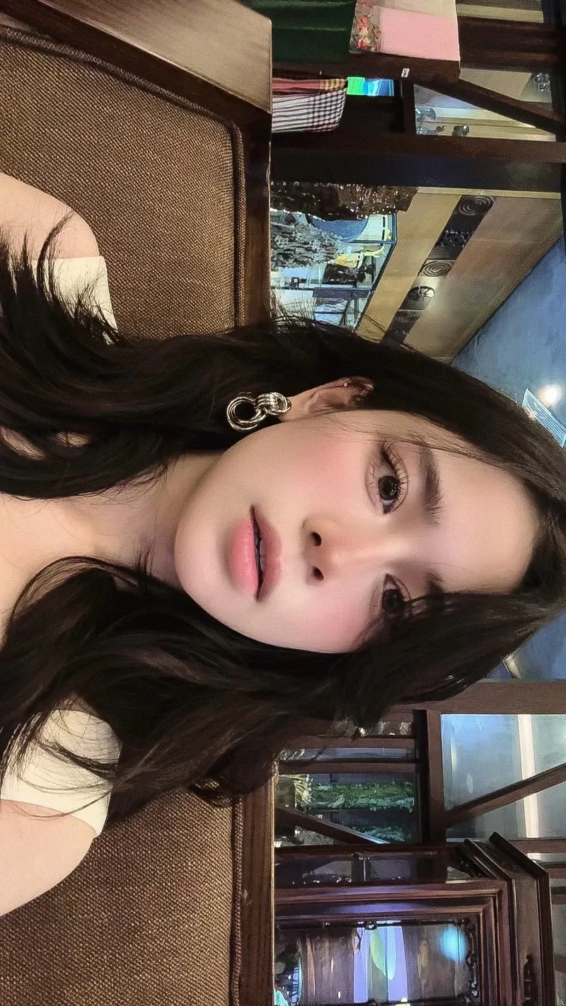 Biểu tượng online dễ thương cùng Hình cô gái dễ thương