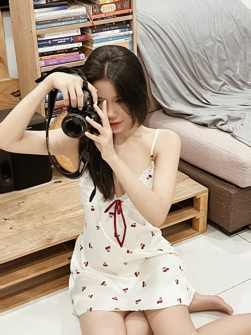 Avatar xinh xắn và nữ tính với gái mặc váy ngủ