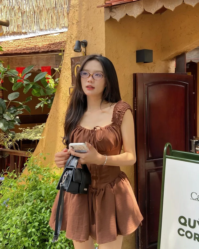 Ngắm Gái xinh tóc dài đeo kính cute cực xinh cho mọi fan