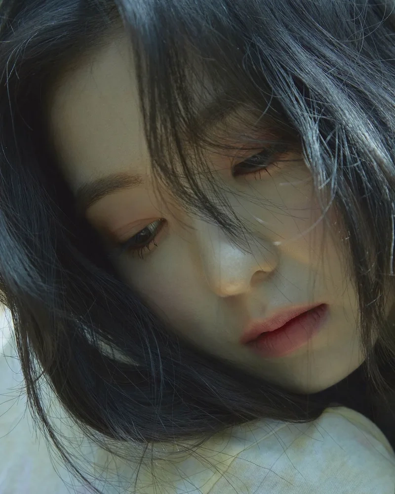 Buồn nhẹ nhàng cùng tâm trạng facebook ảnh cô gái buồn