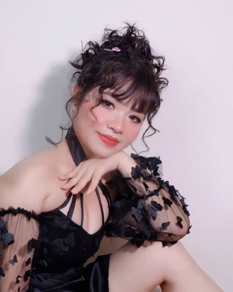 Nhận ngay Hình ảnh cô gái mập dễ thương miễn phí cho điện thoại