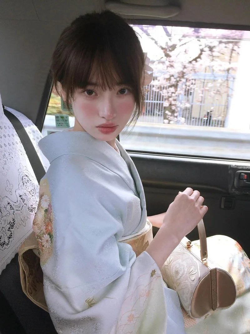 Thể hiện nét duyên dáng với ảnh avatar cô gái