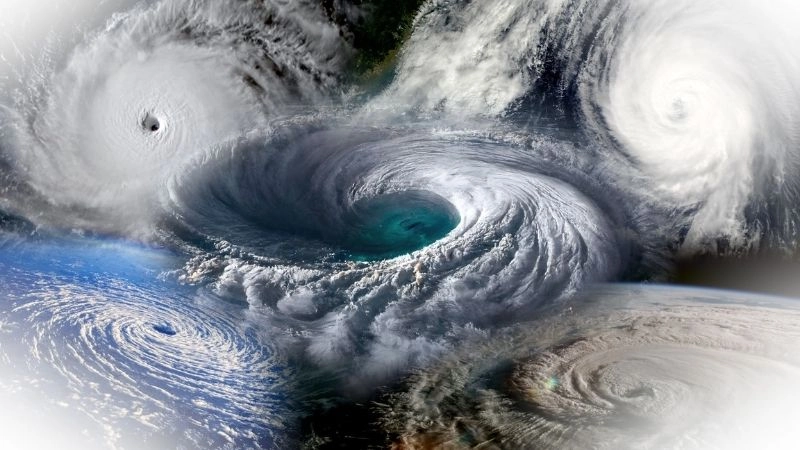 Bão tạo thành từ sự hội tụ mạnh của hoàn lưu hadley