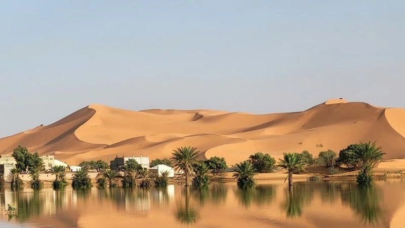 Khí hậu sa mạc là kiểu thời tiết khô hạn gần như quanh năm