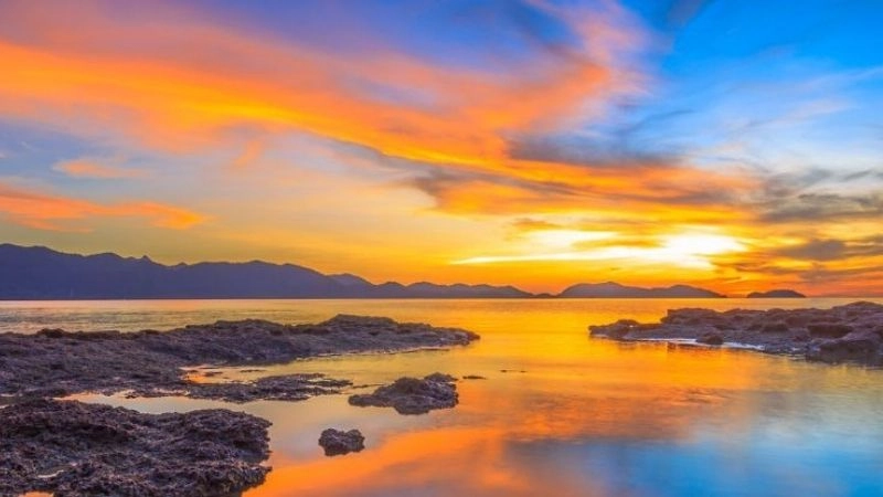 Bước sóng ánh sáng quyết định màu sắc bầu trời mỗi thời điểm