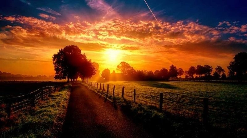 Ánh sáng mặt trời chi phối mạnh mẽ đến màu sắc bầu trời