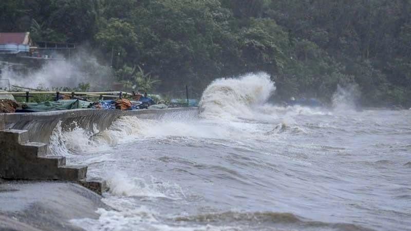 Mưa bão là hiện tượng thời tiết khắc nghiệt kèm gió lớn