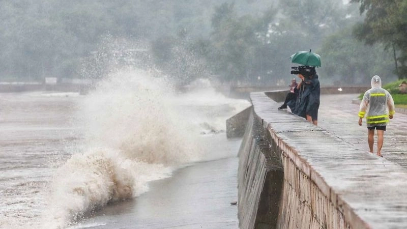 Áp thấp nhiệt đới phát triển mạnh dẫn đến mưa bão