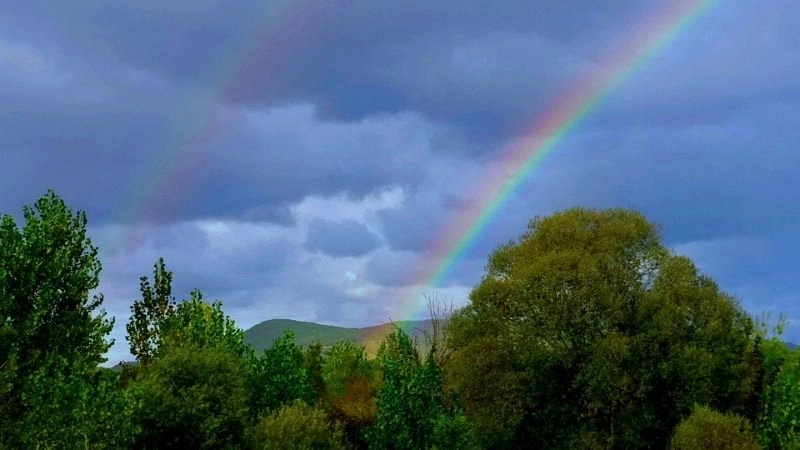 Cầu vồng thường xuất hiện sau cơn mưa bóng mây