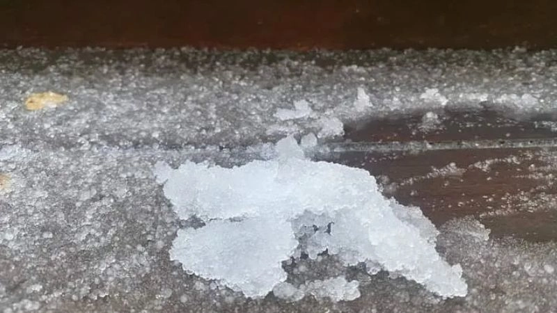 Mưa đóng băng là hiện tượng nước rơi xuống và hóa băng tức thì
