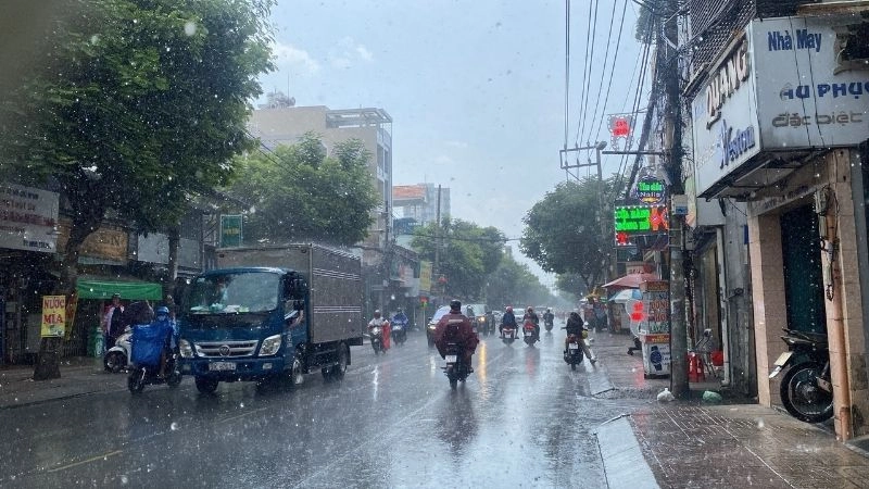 Nhiệt độ giảm nhẹ khi thời tiết xuất hiện mưa sáng