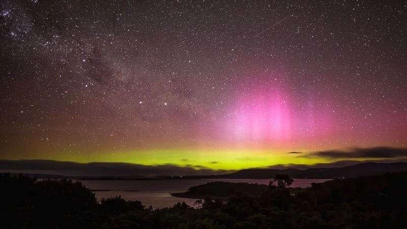 Khí quyển phản ứng mạnh mẽ khi xuất hiện nam cực quang