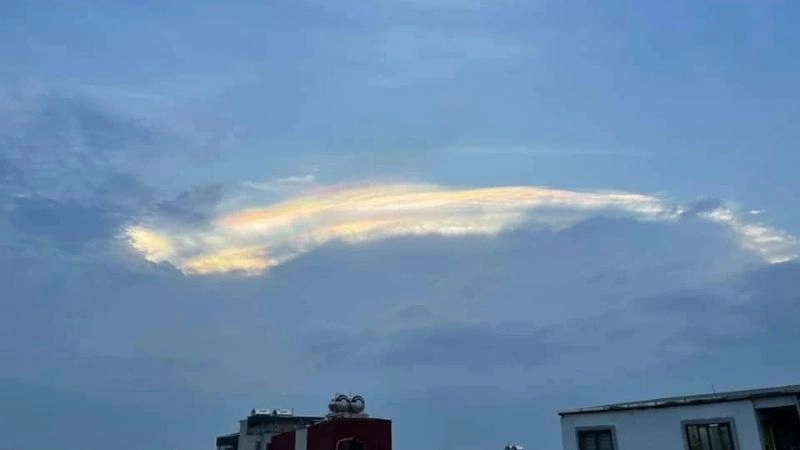 Màu sắc thay đổi khi tán xạ ánh sáng diễn ra mạnh mẽ