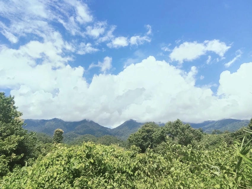 Bầu trời quang mây tạnh tạo nên khung cảnh của thời tiết đẹp