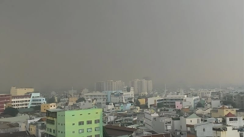 U ám là hiện tượng bầu trời tối mờ do mây dày đặc