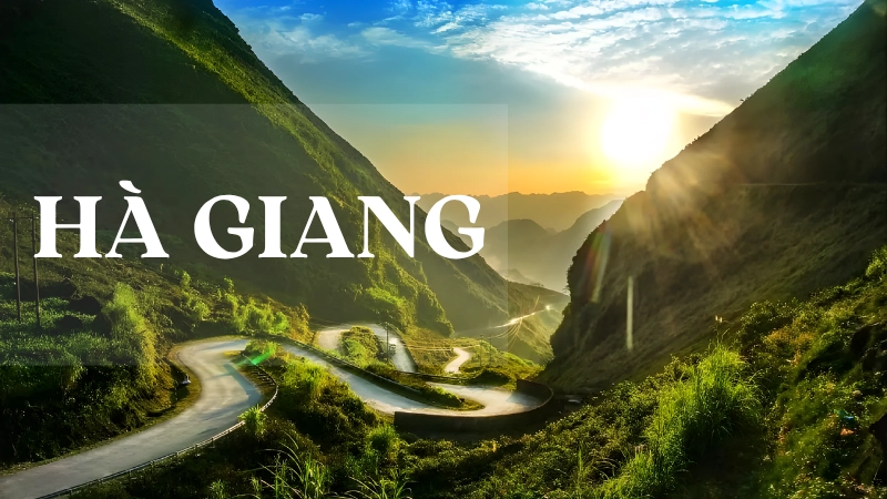 Dáng núi hùng vĩ và sắc hoa rực rỡ làm nên vẻ đẹp độc đáo của Hà Giang