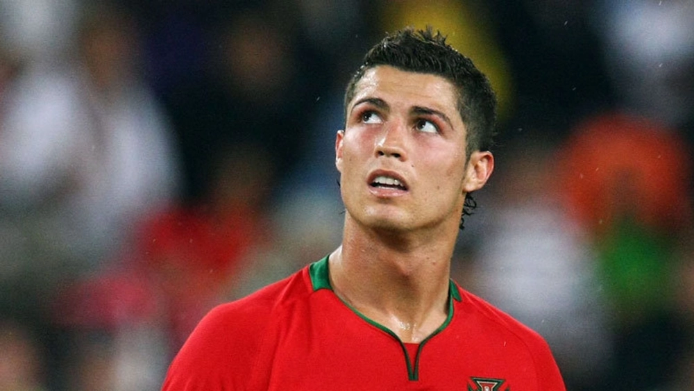 Ảnh hình nền ronaldo sắc nét và mạnh mẽ