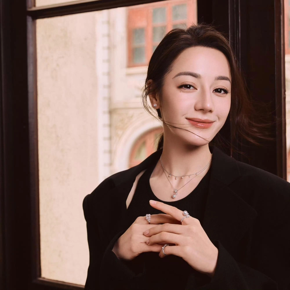 Địch Lệ Nhiệt Ba show luôn được quan tâm