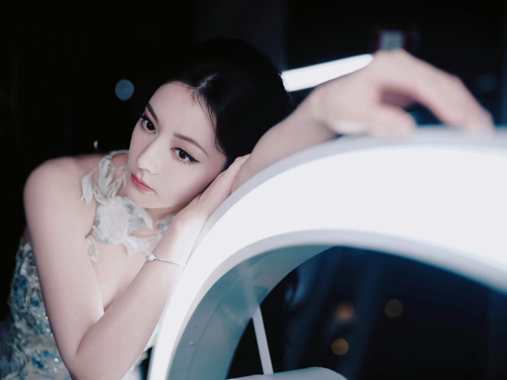 Địch Lệ Nhiệt Ba cao bao nhiêu được hỏi