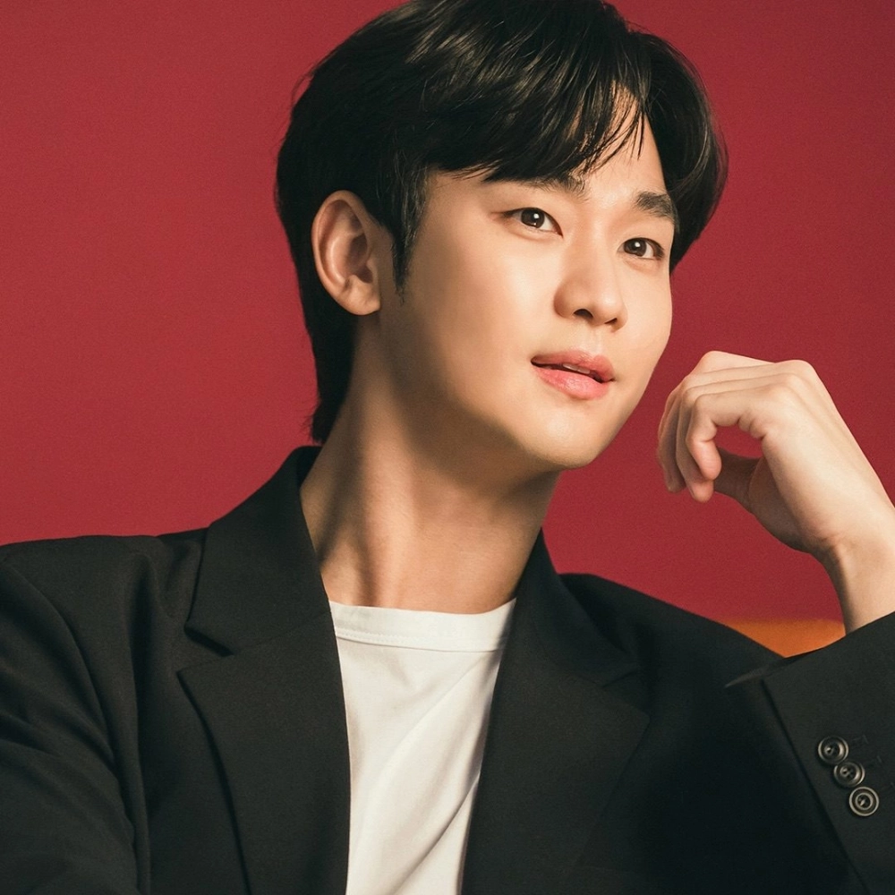 Kim Soo-hyun IG thu hút người hâm mộ nhờ hình ảnh đời thường gần gũi.