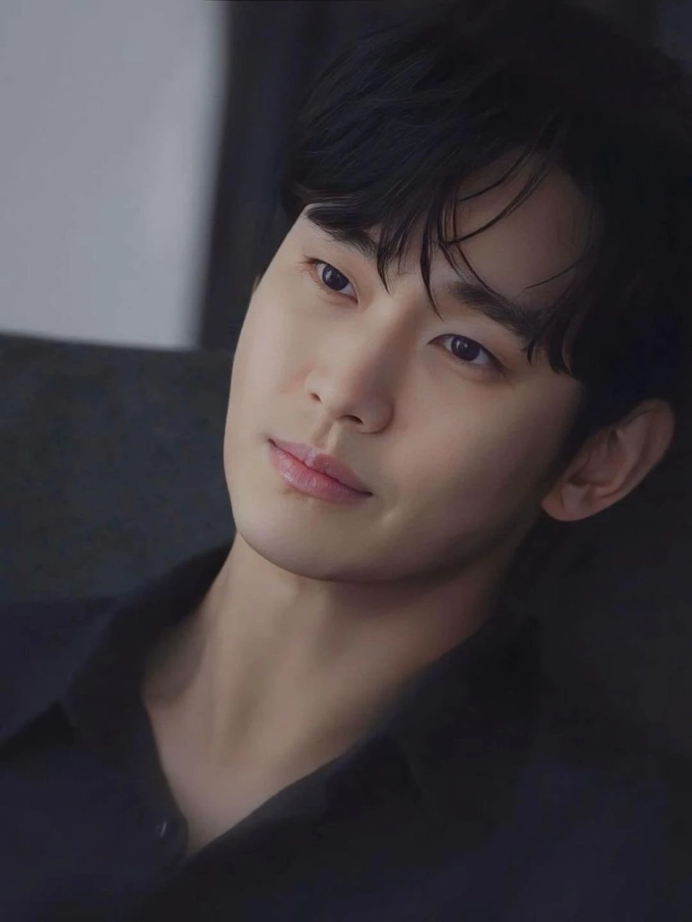 Kim Soo-hyun body gây chú ý với hình thể cân đối và phong độ ổn định.