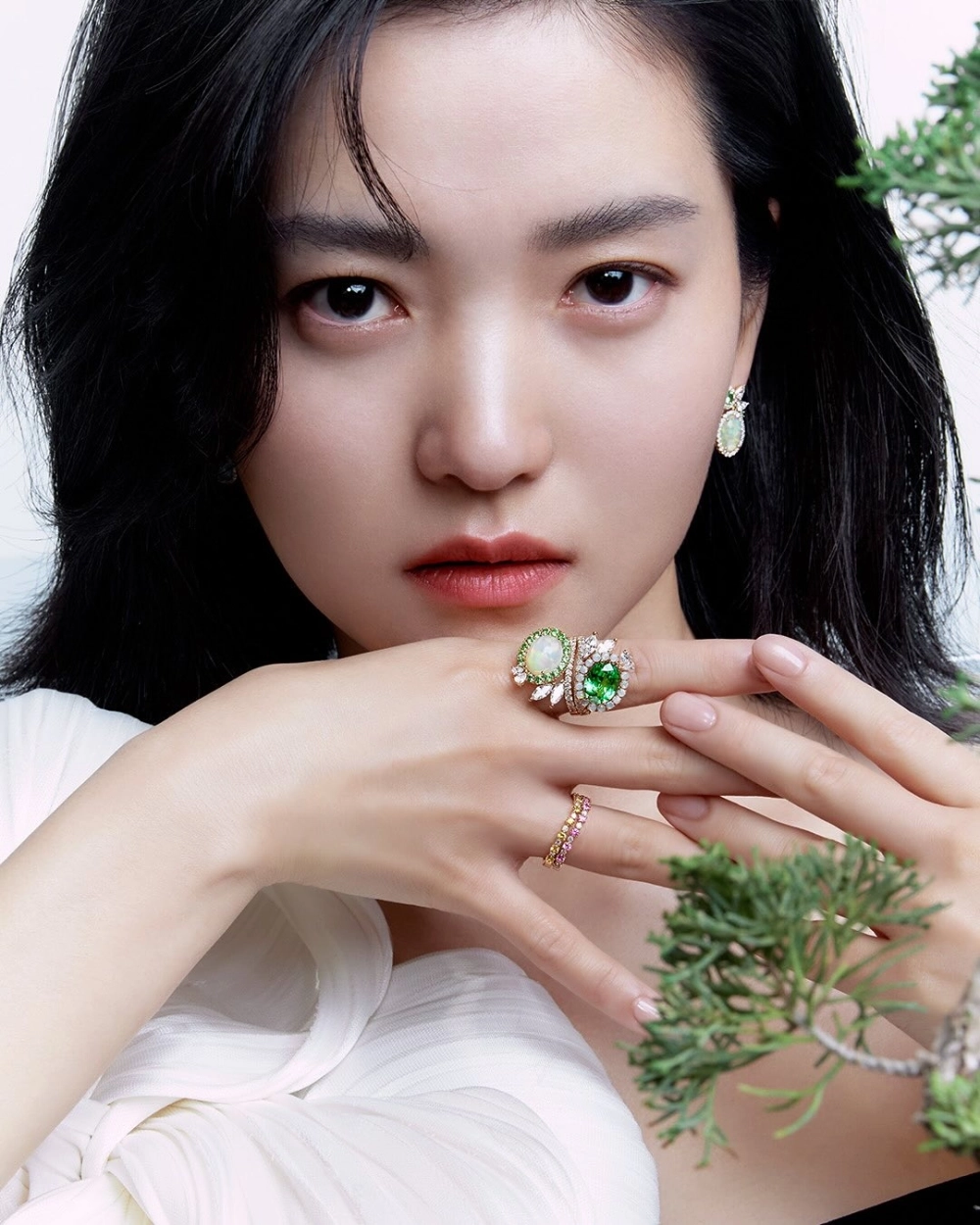 Ác quỷ Kim Tae Ri mang đến hình tượng khác lạ và đầy ám ảnh.