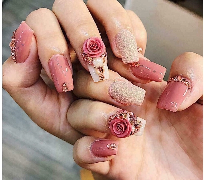 Nail hoa hồng đẹp phù hợp đi tiệc và hằng ngày