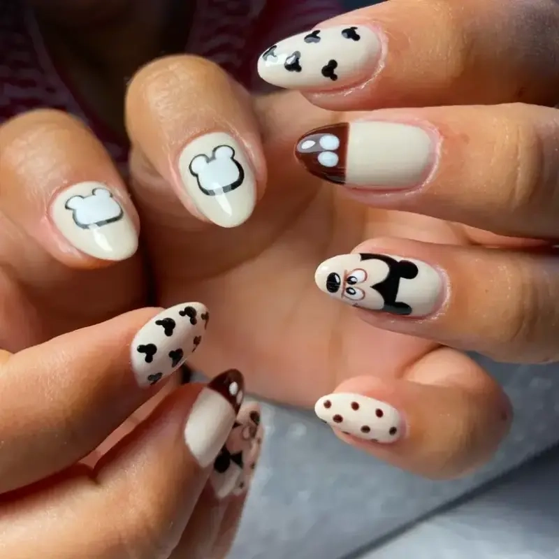 Mẫu nail hoạt hình sinh động phù hợp nhiều phong cách
