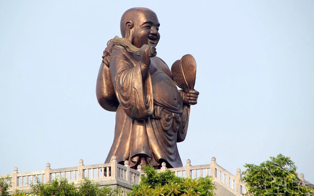 Chùa Bái Đính mới có kiến trúc đồ sộ.