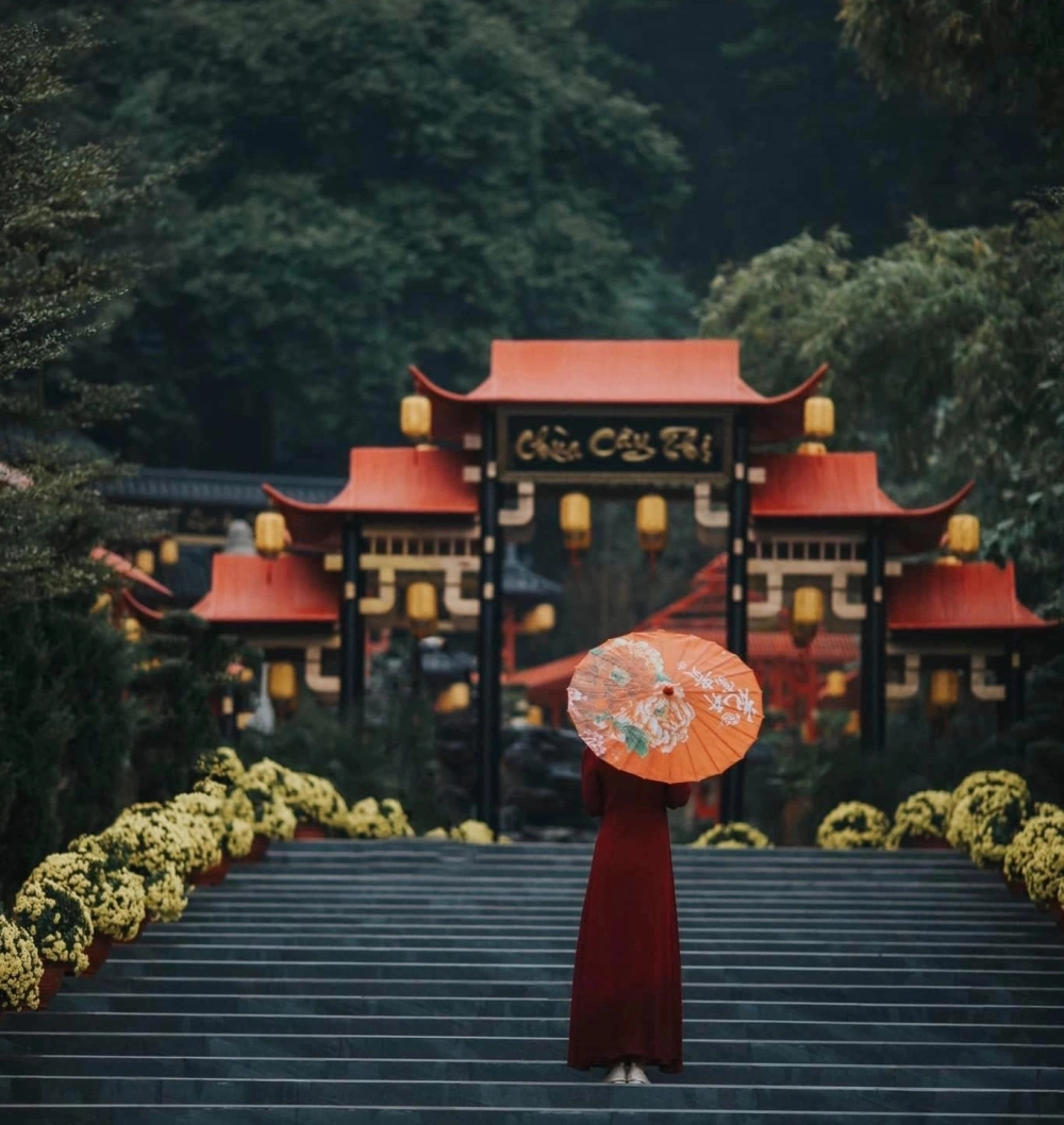 Chùa Hà mùa lễ hội rất đông đúc.